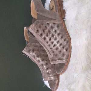 Sofft Taupe Perforated Open-Toe Sandals Size 11